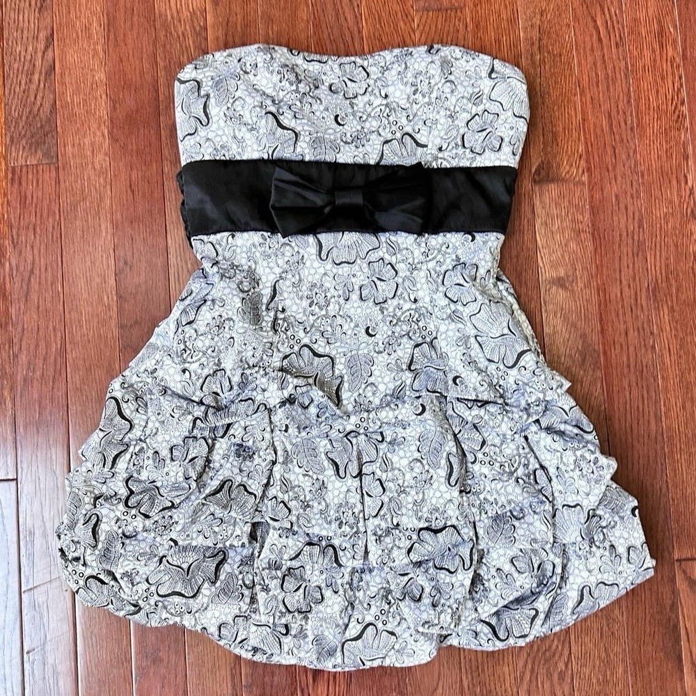 Vintage Ruby Rox Black White Strapless Swirl Unique Pattern Cocktail Mini Dress